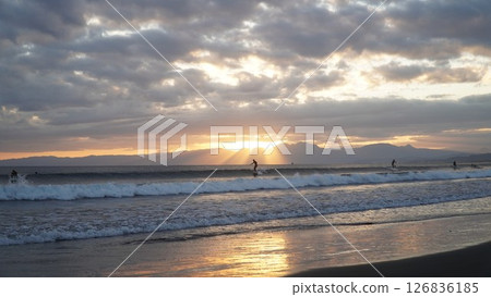 神奈川縣海岸的美麗日落 神奈川縣海岸的美麗日落 126836185