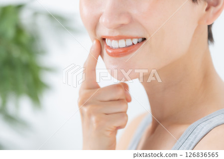 Women: Periodontal disease prevention 126836565