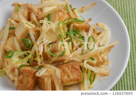 豆芽炒豆腐 126837605