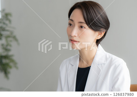 輔導女醫生 126837980