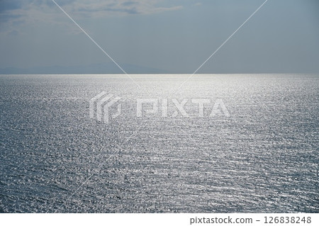 陽光反射在海面上 126838248