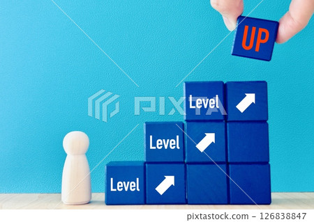 升級角色和向上箭頭圖像 126838847