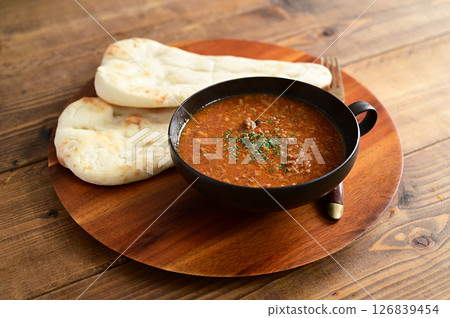 Keema curry and Nan 126839454
