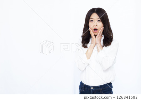 Surprised woman 126841592