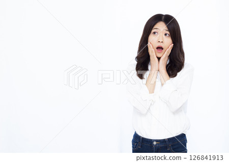 Surprised woman 126841913