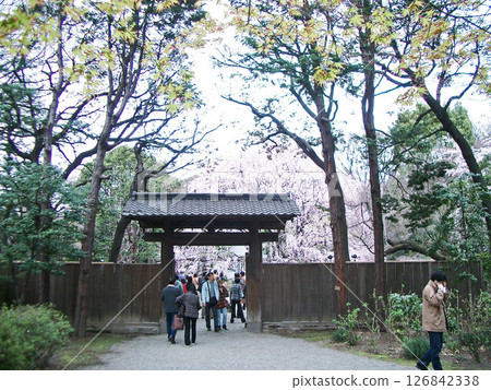六義園內門（東京都文京區） 126842338
