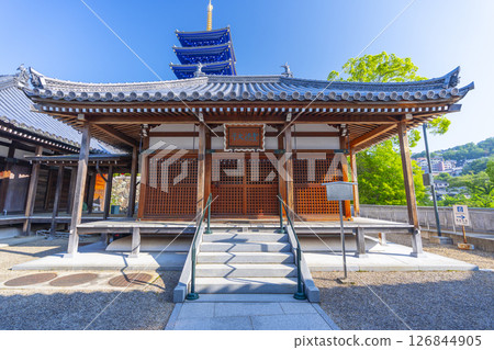 中山寺：護摩堂與開山堂之間的五重塔（兵庫縣寶塚市） 126844905