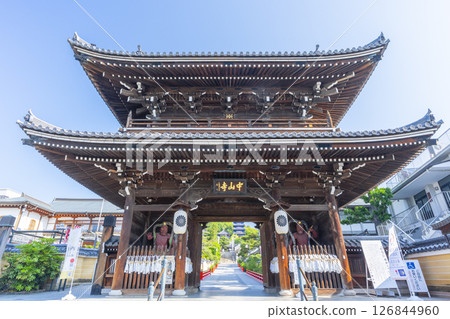 Nakayama-dera Temple Gate (Takarazuka City, Hyogo Prefecture) Nakayama-dera Temple Gate (Takarazuka City, Hyogo Prefecture) 126844960
