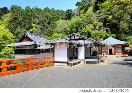 Cosmic energy pours down to protect the capital of Kyoto from evil spirits... Kurama Temple "Honbo Kongo Shounin" 126845095