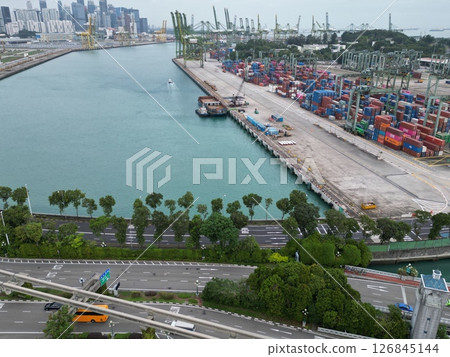 新加坡港的港口設施鳥瞰圖，新加坡港是通往大海的門戶 126845144