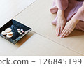 The "Osakini" gesture at the tea ceremony 126845199