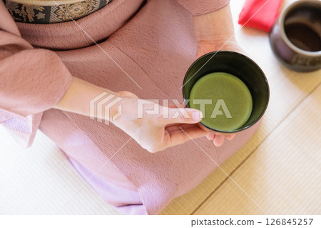 遞上一碗抹茶的姿態 126845257