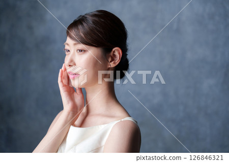 Young lady to skin care 126846321
