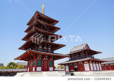 大阪四天王寺五重塔和金堂（春季） 126846463