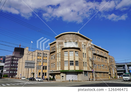 神戶:舊居留地建築:海岸大道上的新光貿易中心(秋季) 神戶:舊居留地建築:海岸大道上的新光貿易中心(秋季) 126846471