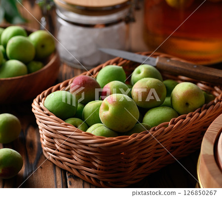 Making plum wine from green plums (Kishu Nanko plums) Making plum wine from green plums (Kishu Nanko plums) 126850267