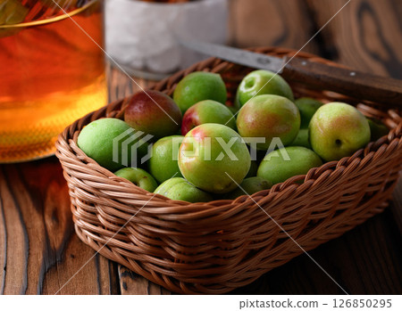 Making plum wine from green plums (Kishu Nanko plums) Making plum wine from green plums (Kishu Nanko plums) 126850295