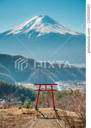 Tenku no Torii with Mount Fuji View, Kawaguchiko Lake, Japan Tenku no Torii with Mount Fuji View, Kawaguchiko Lake, Japan 126850983