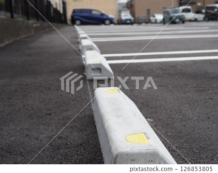Scenery with road markings, a scene from a parking lot, space for small cars, copy space, curbs are also important 126853805