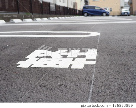Shadows drawn on the road surface, image of a parking lot, copy space. Feel the scenery of a car space under the blue sky. 126853899