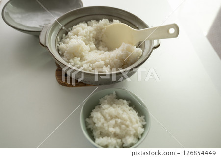 盛在飯碗裡的砂鍋飯 126854449