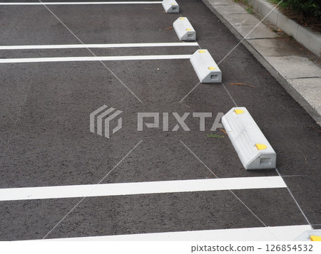 A scene from a parking lot. Copy space. Search for and feel the world hidden in the asphalt. Enjoy the time on a cloudy day. 126854532