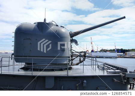 Type 73 54 caliber 5-inch single-barreled rapid-fire gun... Training ship "Shimakaze" Type 73 54 caliber 5-inch single-barreled rapid-fire gun... Training ship "Shimakaze" 126854571