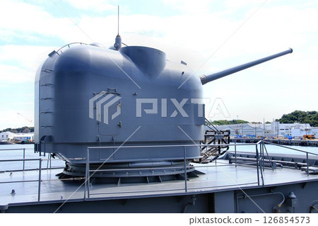 Type 73 54 caliber 5-inch single-barreled rapid-fire gun... Training ship "Shimakaze" Type 73 54 caliber 5-inch single-barreled rapid-fire gun... Training ship "Shimakaze" 126854573