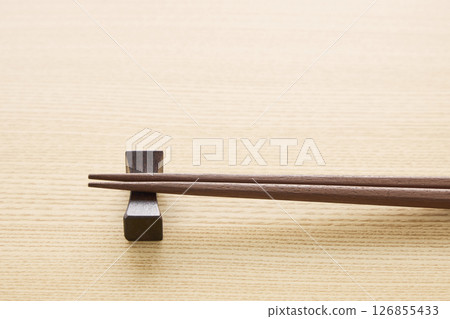 Japanese style image of chopsticks 126855433