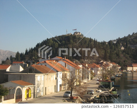 日落時的亞得里亞海海岸線 126857513