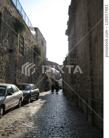 A quiet street in the Old City of Jerusalem 126857981