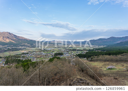 Panoramic view with Mount Aso in the background: "A magnificent view from the lawn area (observation deck) of Kannonzakura Park" (Minamiaso Village, Aso District) 126859961