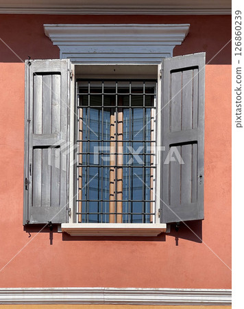 Traditional window of Italian buildigns with closing doors in wood Traditional window of Italian buildigns with closing doors in wood 126860239