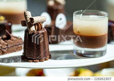 各式各樣的巧克力糖果 126862807