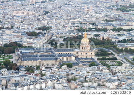 從法國巴黎艾菲爾鐵塔上俯瞰榮軍院 126863269