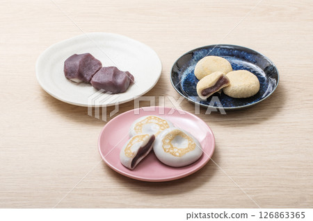 伊勢三大年糕：伊勢特產橫馬餅、日軒茶屋餅、赤福；日本年糕甜點；當地糖果；三重縣的日本糖果；持球凱多 126863365