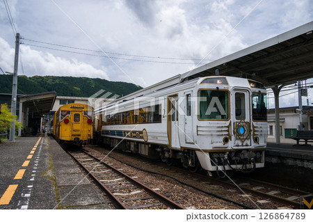 《四國土佐:一個時代的黎明物語》和《四萬電車》 《四國土佐:一個時代的黎明物語》和《四萬電車》 126864789