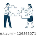 兩個人拿著拼圖 126866071
