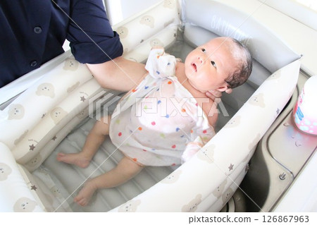 寶寶洗澡 126867963