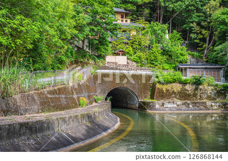 京都市琵琶湖疏水、諸葉隧道出口 126868144