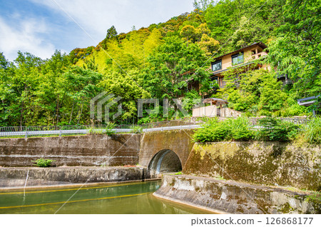 京都市琵琶湖疏水、諸葉隧道出口 京都市琵琶湖疏水、諸葉隧道出口 126868177