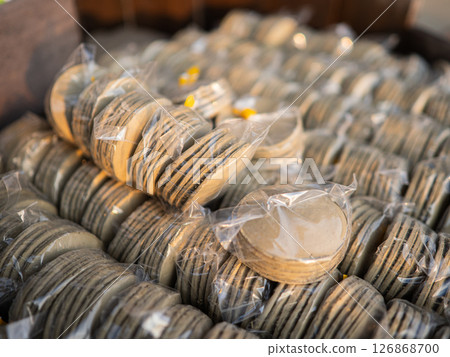 Kawarake throwing at tourist spots 126868700