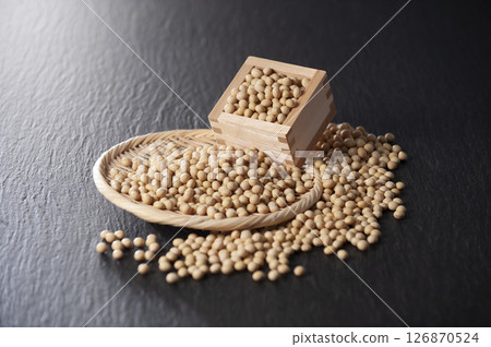 Image of soybeans served in a colander and measuring cup 126870524