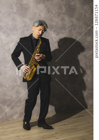 man blowing sax 126871154