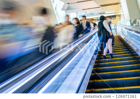 Shibuya Station: a huge terminal and a crowded station 126871161