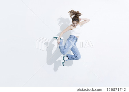 跳躍的女人 跳躍的女人 126871742