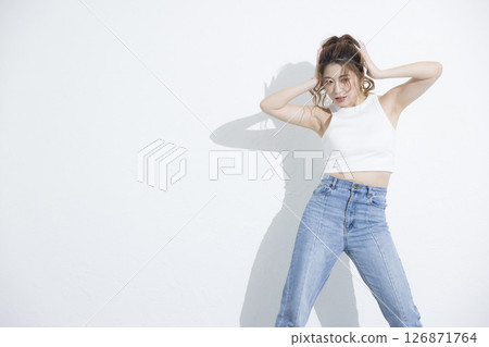 女人跳舞 126871764