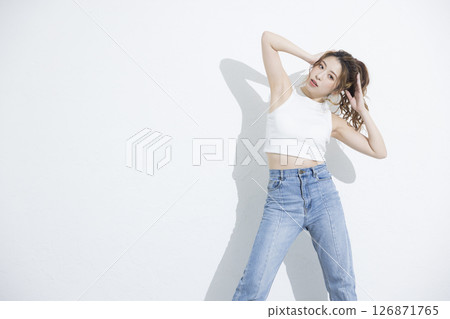 女人跳舞 女人跳舞 126871765