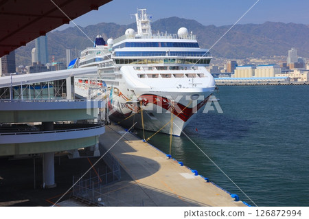 豪華遊輪「挪威寶石號」停靠神戶港神戶港碼頭 126872994
