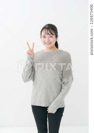 穿針織衫的女人的肖像 穿針織衫的女人的肖像 126873406